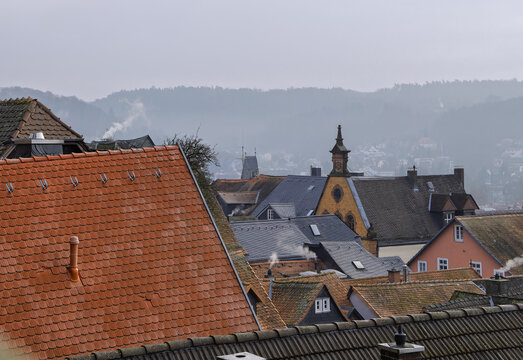 Altes Fachwerkhaus nat&uuml;rliche Ansicht ohne Schick Schnack, D&auml;cher Blick
