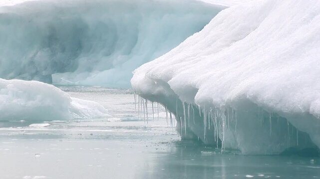Eissee mit Eisbergen, Gletscherlagune, J&ouml;kuls&aacute;rl&oacute;n in Island, Frost