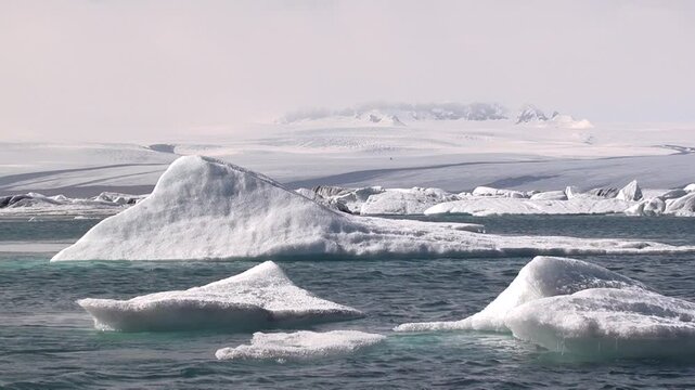 Gletscherlagune, Eissee mit Eisbergen, J&ouml;kuls&aacute;rl&oacute;n in Island