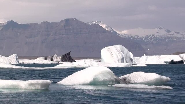 Gletscherlagune, Eissee mit Eisbergen, J&ouml;kuls&aacute;rl&oacute;n in Island