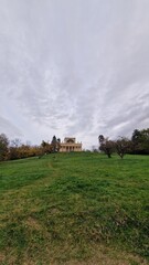 Obraz premium Apollo's Temple (Apollónův chrám) and the rosehip (šípek) are intriguing topics connected to history and nature