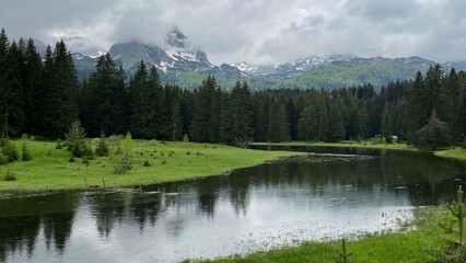 Obraz premium lake and mountains