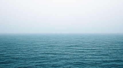 Obraz premium Misty ocean horizon
