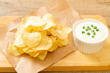 potato chips with sour cream