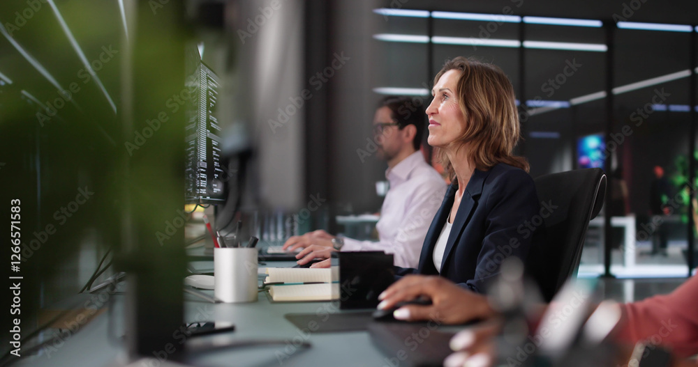 Aufkleber Innovative Programmers Collaborating on Diverse Software Solutions