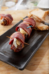 A view of an appetizer plate of devils on horseback.