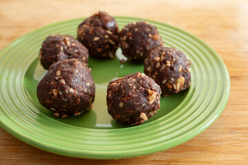 A view of a plate of date balls.