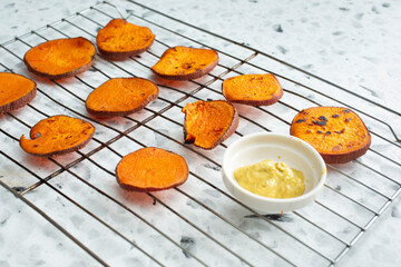 A view of sweet potato chips on a wire rack.