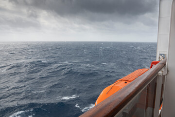 Obraz premium Big waves from a ship in the Atlantic ocean Spain