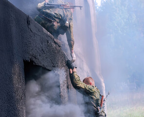 Special forces soldiers navigate challenging obstacle course during training exercise in smoky environment