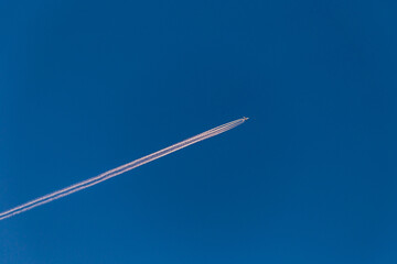 contrail of aircraft under blue sky