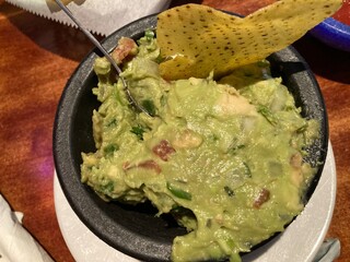 guacamole and chip