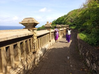 the great wall of china with blue sky