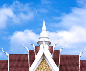 cúpula blanca con motivos tradicionales