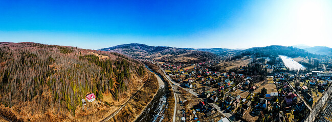 Góry zimą w Polsce na Śląsku. Rzeka Soła w Rajczy. © Franciszek