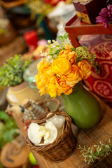 黄色い造花のデコレーション