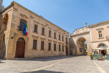 Accademia di Belle Arti et Porta Rudiae, à Lecce, dans les Pouilles, Italie