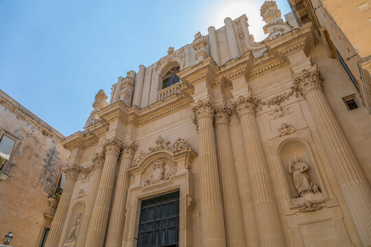 Fa&ccedil;ade inachev&eacute;e de la Chiesa di Santa Teresa, &agrave; Lecce, dans les Pouilles, Italie