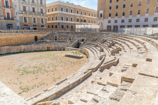 Anfiteatro Romano, sur la Piazza Sant'Oronzo, &agrave; Lecce, dans les Pouilles, Italie