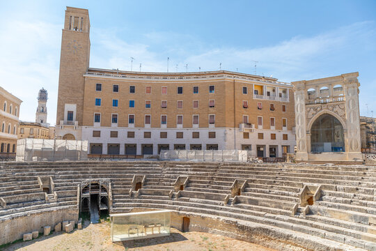Anfiteatro Romano, sur la Piazza Sant'Oronzo, &agrave; Lecce, dans les Pouilles, Italie