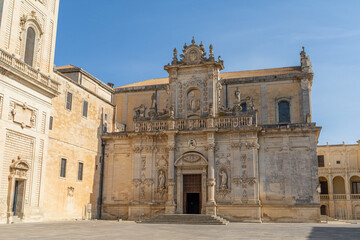 Fastueux portail du Duomo, à Lecce, dans les Pouilles, Italie