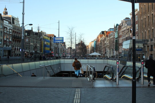 Rokin metro
