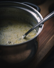 Würzige Hackfleisch-Lauch-Suppe mit Kartoffelstücken – Deftige Hausmannskost