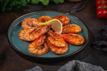 Spicy Grilled Shrimp with Lemon Garnish