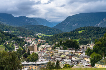 Obraz premium Aerial panorama view of the old town of Berchtesgaden with the Bavarian alps in background, on a cloudy day in summer, Bavaria, Germany