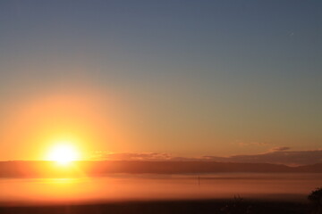 Obraz premium Saskatchewan Scenery, Sunrise in Fog, Barn