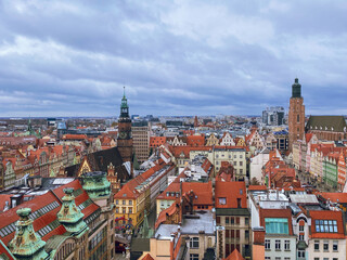 Obraz premium Panoramic view to Wroclaw from Penitents Bridge of St. Mary Magdalene's Church, Wroclaw, Poland 