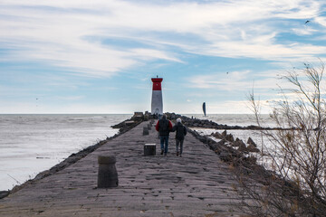 Jetée ouest en basalte et Phare de la Tamarissière à Agde (34300) Hérault, France