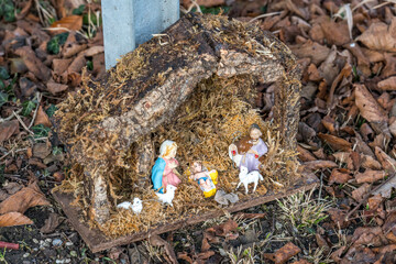 Krippenfiguren in Krippe