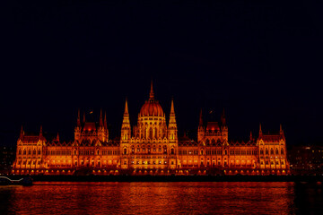 Obraz premium Budapest parliament building great architectural landmark in the capital of Hungary. Magyar capital city tourist sights. Sightseeing of Budapest parliament during the day and night illumination before