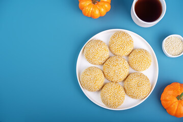 Pumpkin sesame seeds balls in a plate with tea