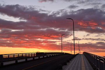 朝焼けに染まる新舞子マリンブリッジ
