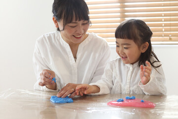 	スライムを作る親子