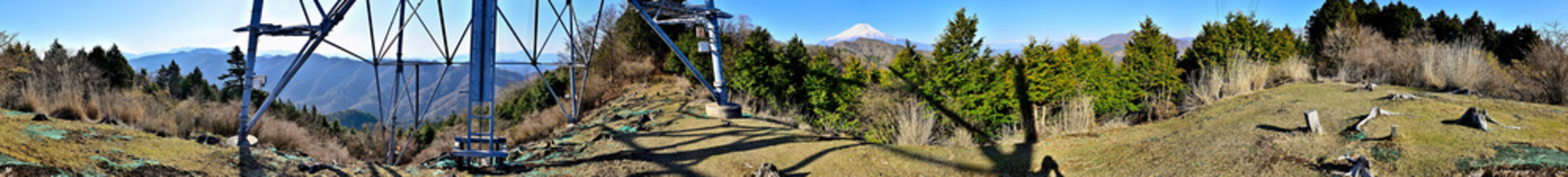 道志山塊の奥ノ岳　御正体山南尾根の送電鉄塔からのパノラマ　丹沢と富士山と杓子山
