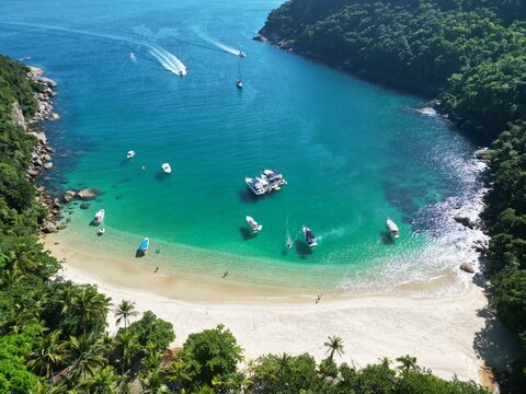 vista aerea da praia dos meros em angra dos reis  - RJ