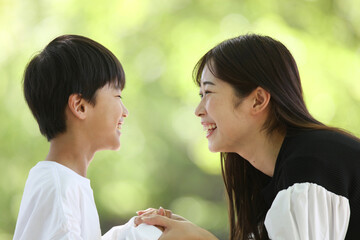 笑顔の親子