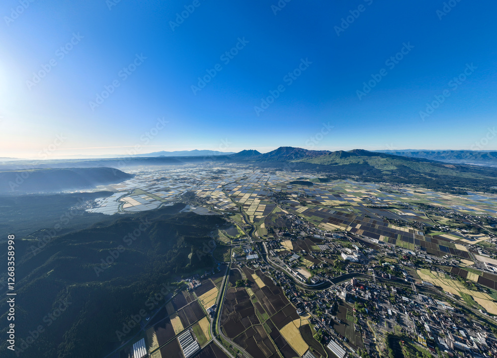 Poster 阿蘇市、農地、農業、阿蘇山、風景、景色、パノラマ、絶景、空撮、ドローン、山麓、都市、街、社会、田畑、農家、道路、インフラ、暮らし、観光、旅行、観光地、青空、地平線、展望、大地、背景、コピースペース、住宅、不動産、環境、自然、景観、明るい、快晴、昼間、超広角、山林、森林、カルデラ、盆地、地形、地理、広告、俯瞰、ハイアングル、行政、自治体、田んぼ