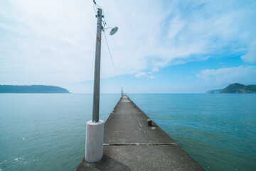 海に浮かぶ原岡桟橋