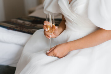 Obraz premium Bride Sitting With Champagne Glass