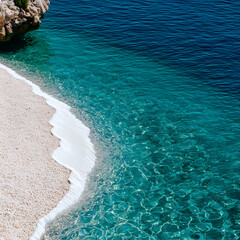 Obraz premium White Sand Beach Meeting Teal Sea Water