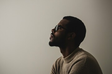 Obraz premium The adaptive mind features a variety of expressive portraits capturing human curiosity, creativity, and resilience in a studio setting.