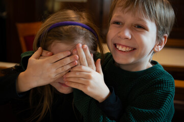 Kinderspiel Blinde Kuh