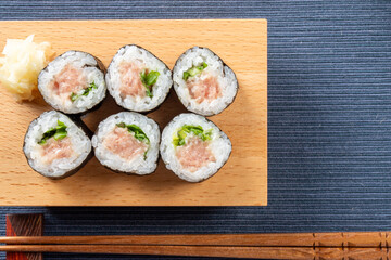 ネギトロ巻き　鮨