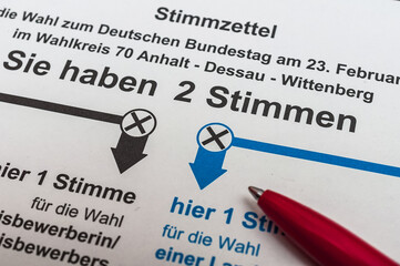 Wahlschein ankreuzen - Stimmzettel - Briefwahl