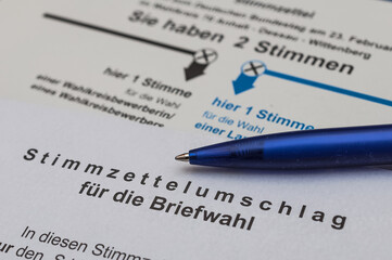 Wahlschein ankreuzen - Stimmzettel - Briefwahl