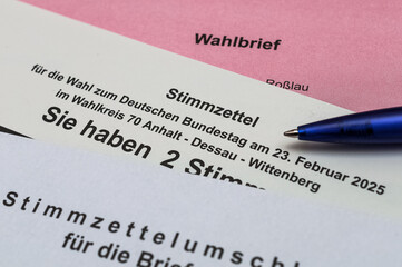 Wahlschein ankreuzen - Stimmzettel - Briefwahl